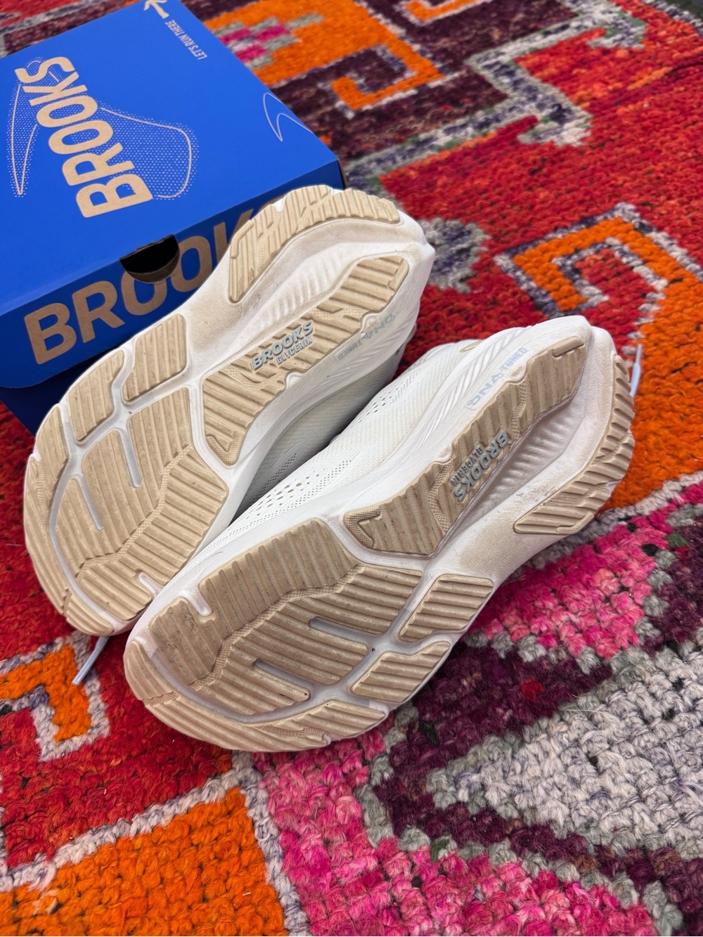 Brooks Women’s Glycerin 23 coconut / sand /skyway color - Picture 2 of 4